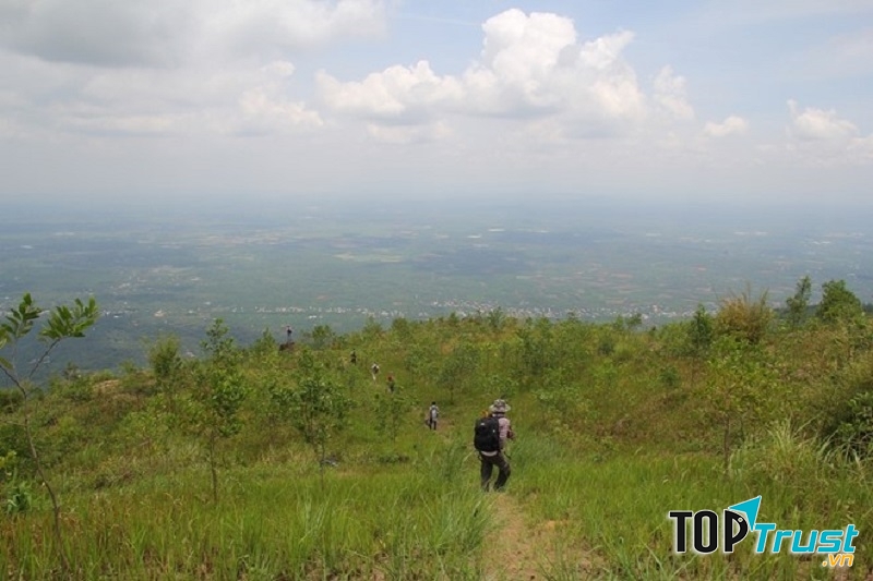 cảnh đất trời từ đỉnh núi Chứa Chan