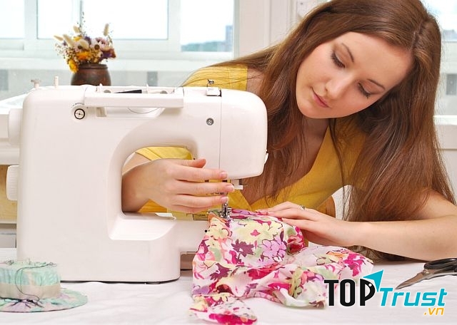 Em rất thích xem mẹ làm việc.