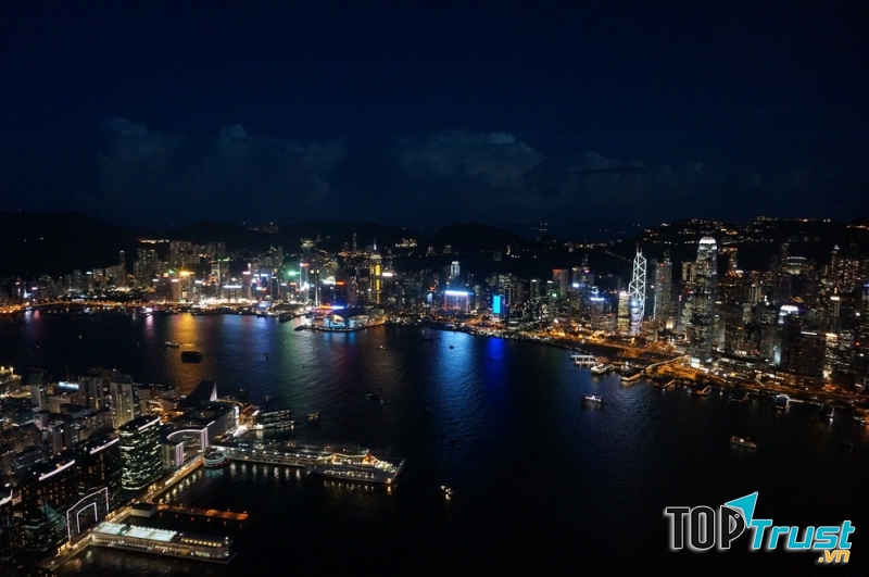 Một góc Hồng Kông nhìn từ quán bar cao nhất thế giới Ozone (Nguồn: Sưu tầm)