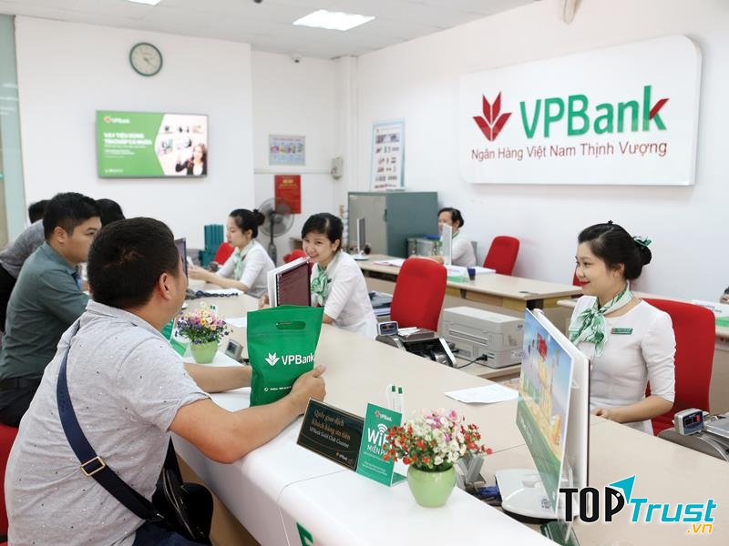 VPBank là thành viên của nhóm 12 ngân hàng hàng đầu Việt Nam (G12).