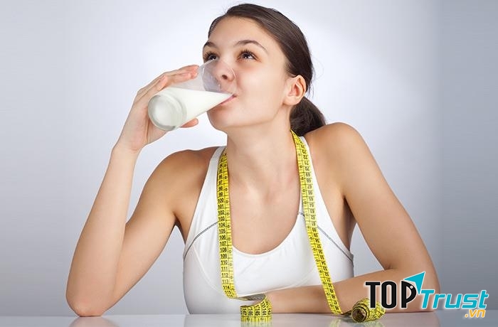 Thường xuyên uống sữa đậu nành để làm giảm thiểu các hội chứng tiền mãn kinh.