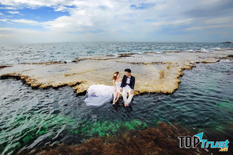 Tấm hình cưới đẹp lung linh qua góc chụp mới lạ