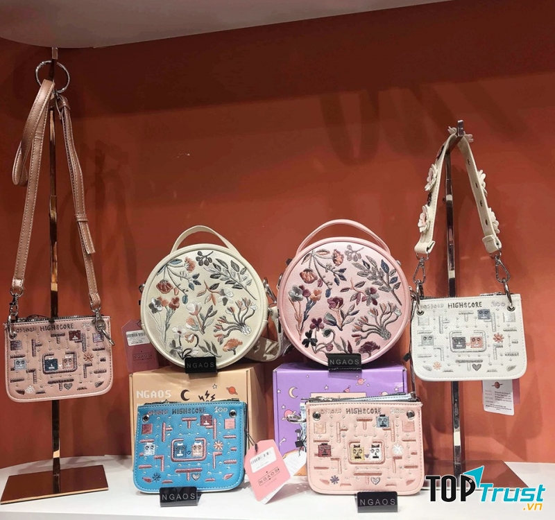 Bày biện túi- ví Mini Joys tại NGAOS
