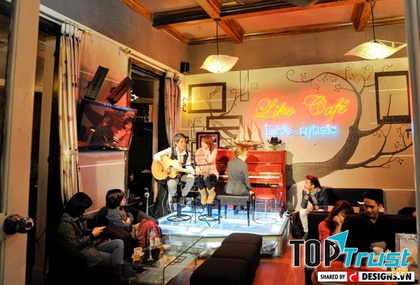 Nhâm nhi ly cafe thưởng thức giai điệu ngọt ngào