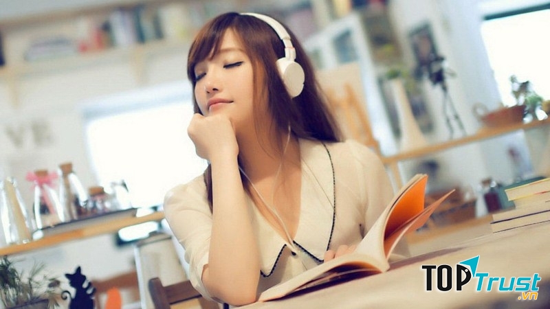 Nghe nhạc thư giãn trước khi ngủ sẽ giúp bạn có giấc ngủ sâu hơn
