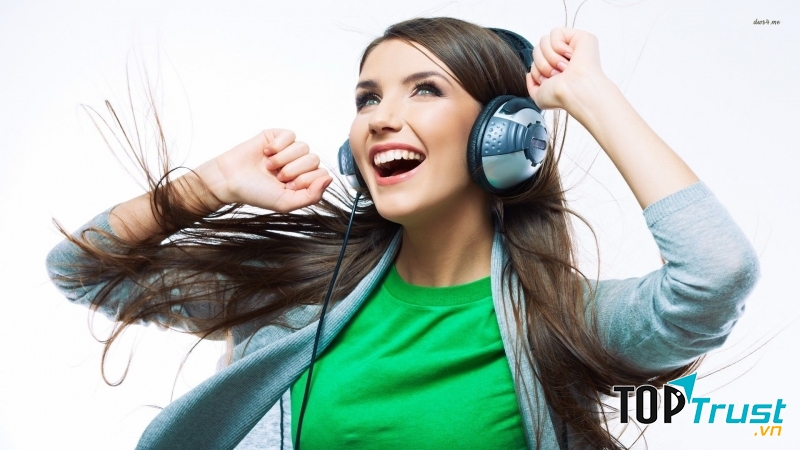 Nghe những bài hát mới, xem những bộ phim mới