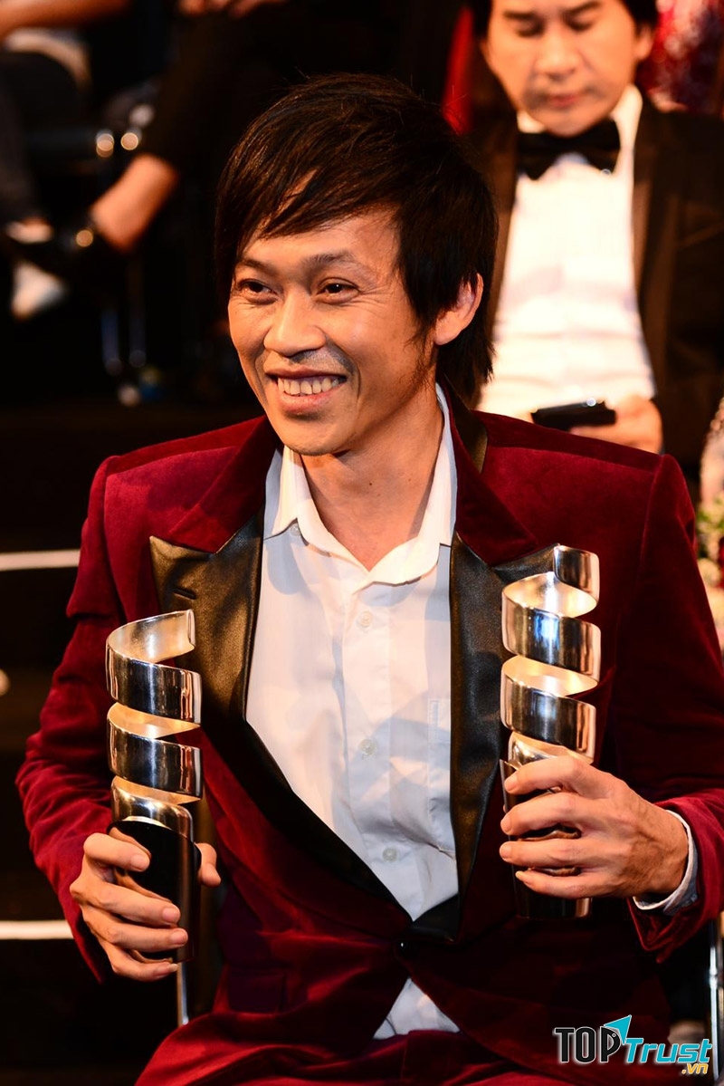 Nghêh sỹ ưu tú Hoài Linh.