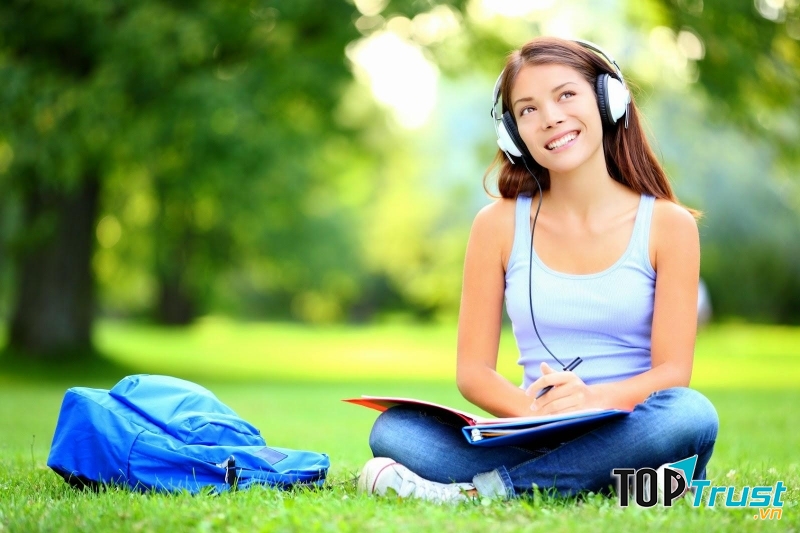 Luyện nghe bất cứ nguồn tin tức gì khi bạn có cơ hội