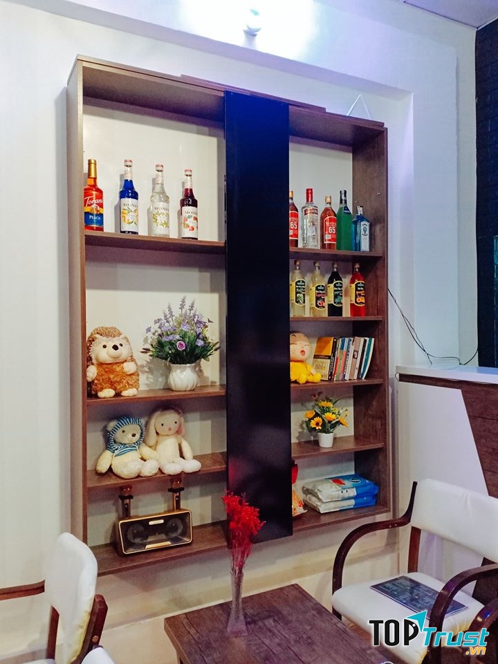 Một không gian nhỏ bên trong quán Ngô Coffee