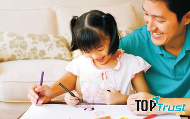 Tự học tại nhà kết hợp với sự hướng dẫn của cha mẹ