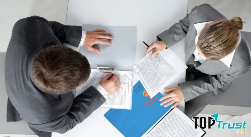 những người có ngoại hình dễ nhìn sẽ hấp dẫn người phỏng vấn và có khả năng bán được nhiều hàng hơn.