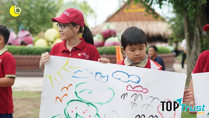 Tham gia hoạt động ngoại khóa