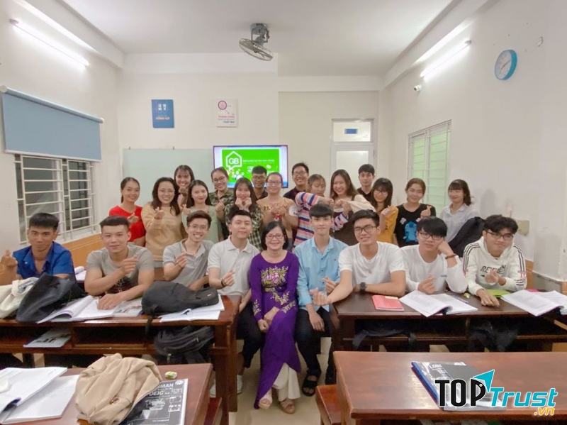 Học viên và giảng viên tại lớp