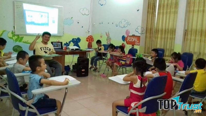 Ngoại Ngữ Quốc tế Royal Edu