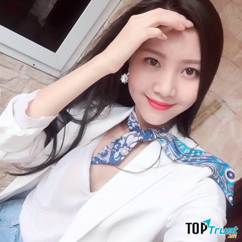 Nhan sắc ngoài đời của nữ tiếp viên hàng không Ngọc Châm