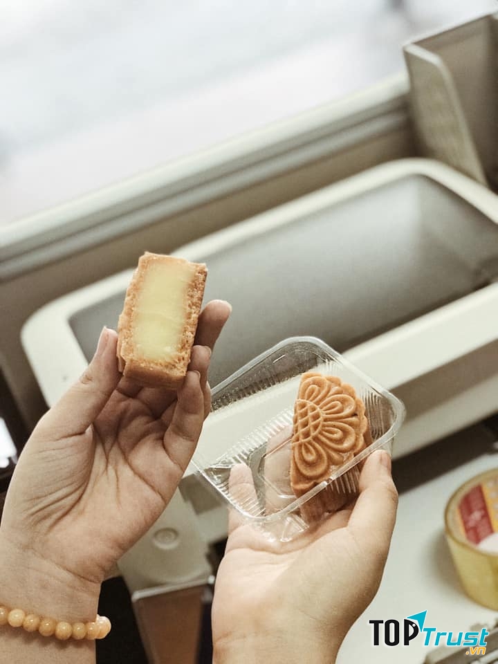 Nét đặc trưng của bánh trung thu tại đây đến từ hương vị và cách tạo hình khá dễ thương