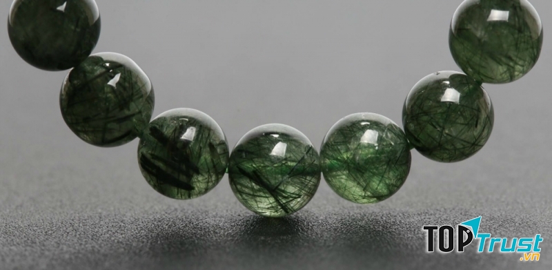 Vòng đá tại Shop