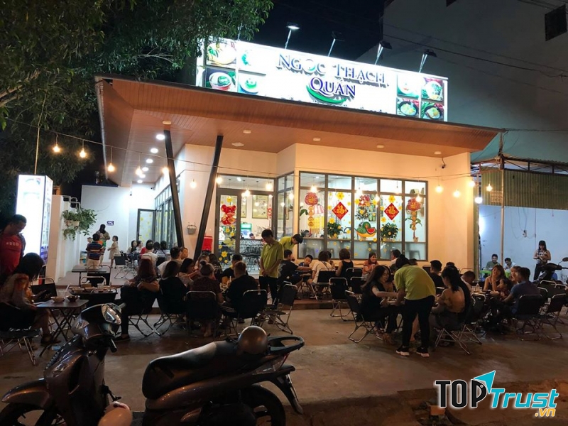 Ngọc Thạch Quán