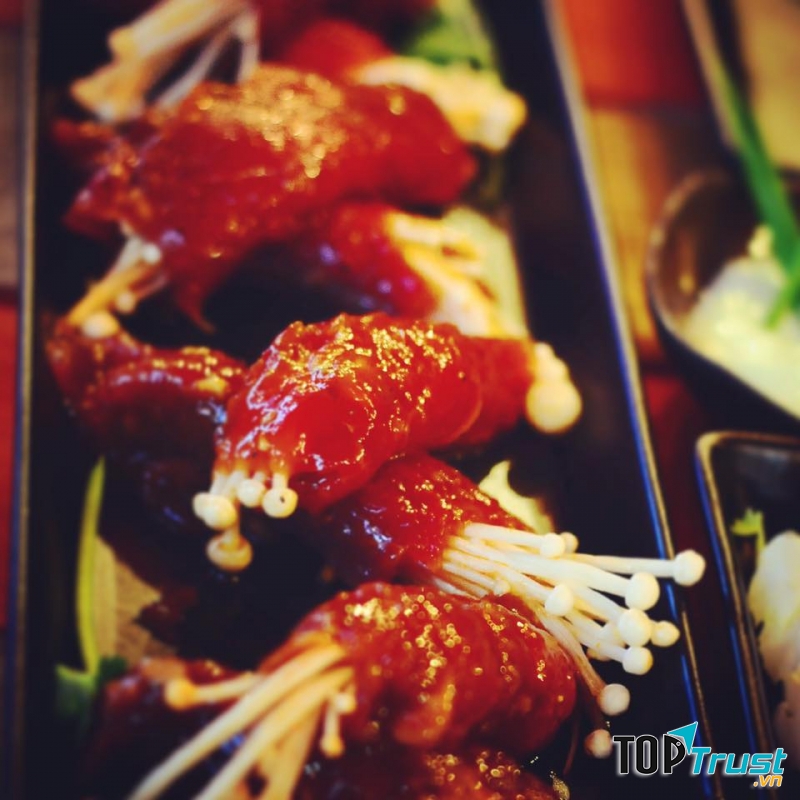 Các món nướng ở đây từ thịt cho đến hải sản đều tẩm ướp gia vị theo những công thức riêng, rất vừa miệng, hải sản và thịt đều tươi cả nên khách hàng có thể yên tâm sử dụng.