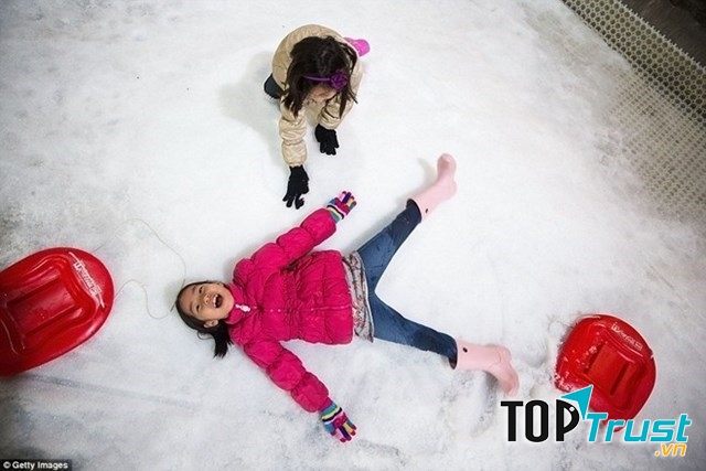 Ngôi làng tuyết phủ AEON Mall Tân Phú