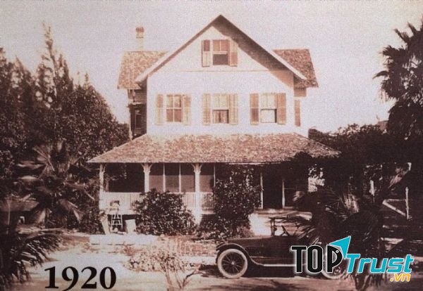 Riddle House
