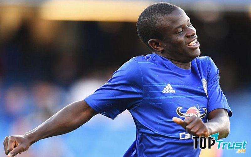 N'Golo Kante được giới chuyên gia nhìn nhận như tiền vệ phòng ngự hay nhất thế giới hiện tại.