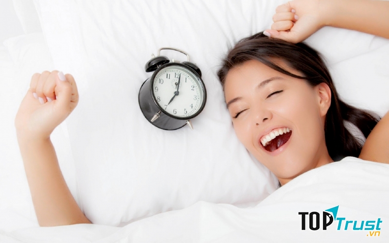 Dù nhiều việc đến đâu, hãy dành 7 - 8 tiếng cố định trong ngày để ngủ.