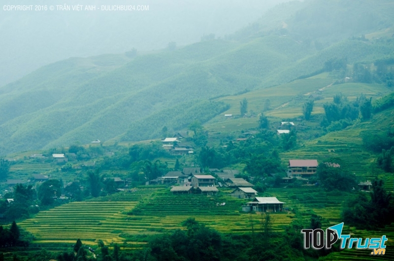 Những ngôi nhà homestay của người Dáy ở bản Tả Van
