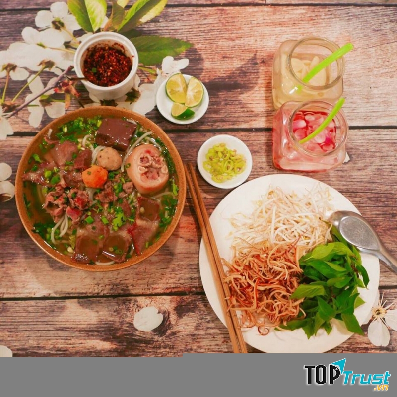 Bún bò Huế - Ngự Uyển