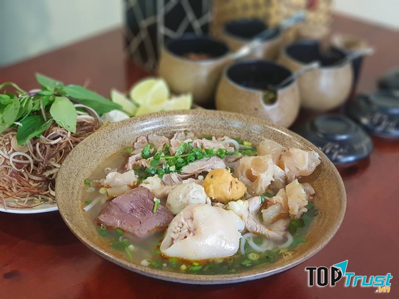 Ngự Uyển - Bún bò Huế