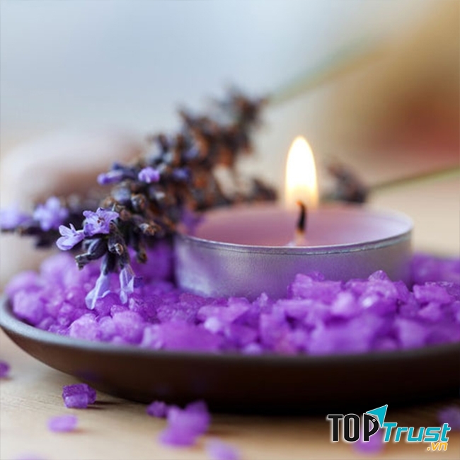 Ngửi tinh dầu hoa oải hương