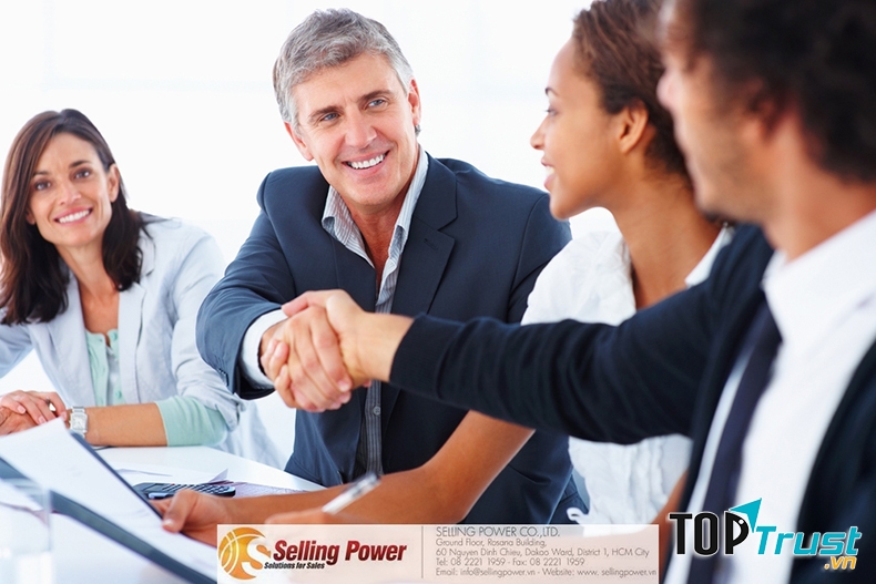 NGƯỜI BÁN HÀNG TIÊU DÙNG NHANH