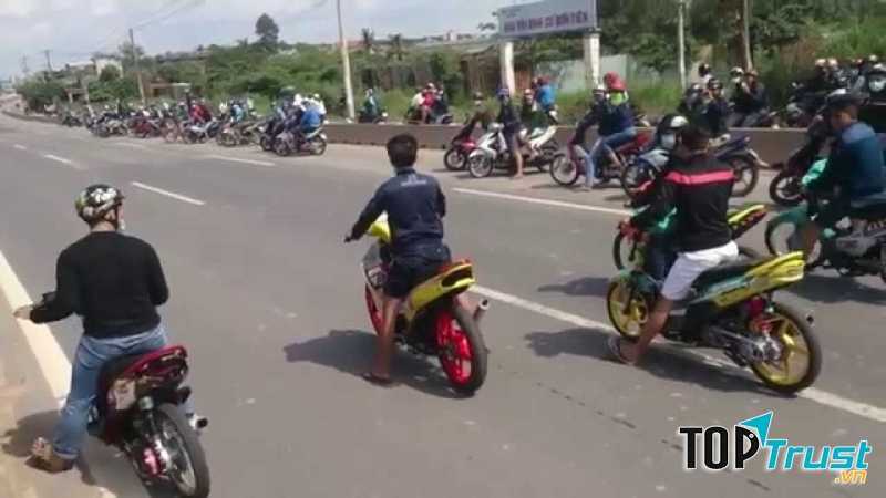 Không kết thân với những người chơi bời, không chí thú làm ăn