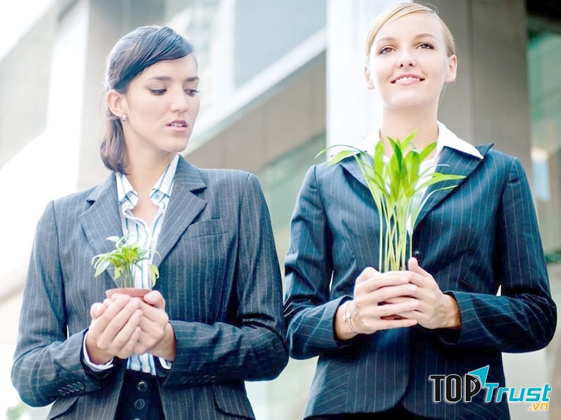 Sân si ghen tị làm bạn kém sang