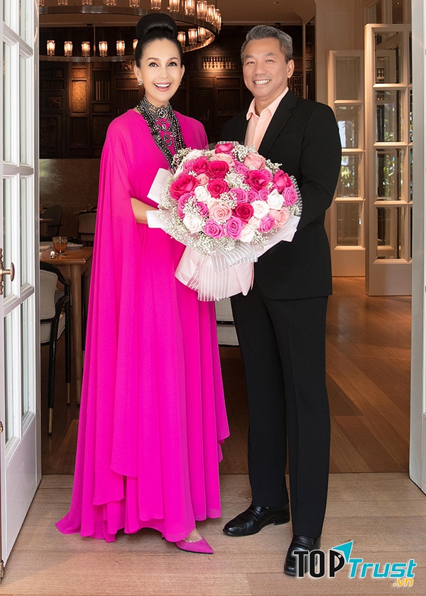 Diễm My cùng chồng trong ngày sinh nhật lần thứ 56 của cô