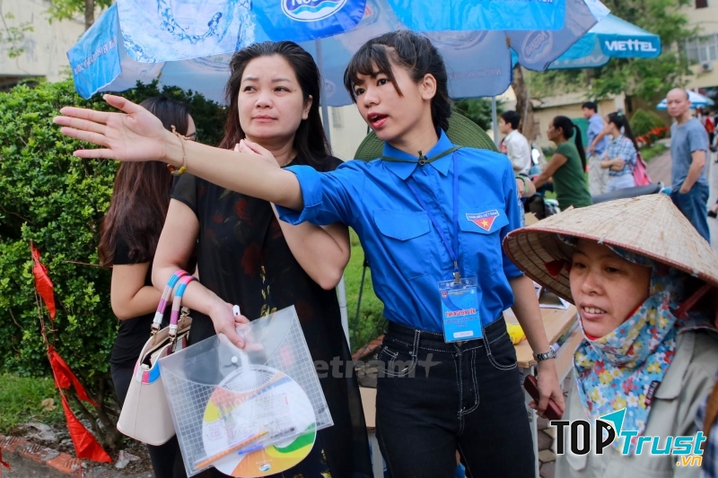 Hướng dẫn, chia sẻ kinh nghiệm cho các bậc phụ huynh đưa con đi thi.