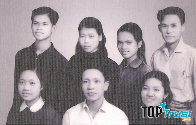 Hàng đứng: Nguyễn Văn Phúc, Ngô Thị Điểm, Lê Thị Lân, Đinh Việt Cường Hàng ngồi: Trương Thị Minh Nguyệt, Trần Đình Phúc, Phan Thị Sợi