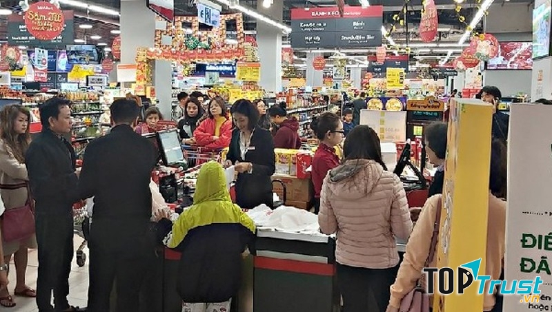 Người lao động làm việc tại các khu dịch vụ