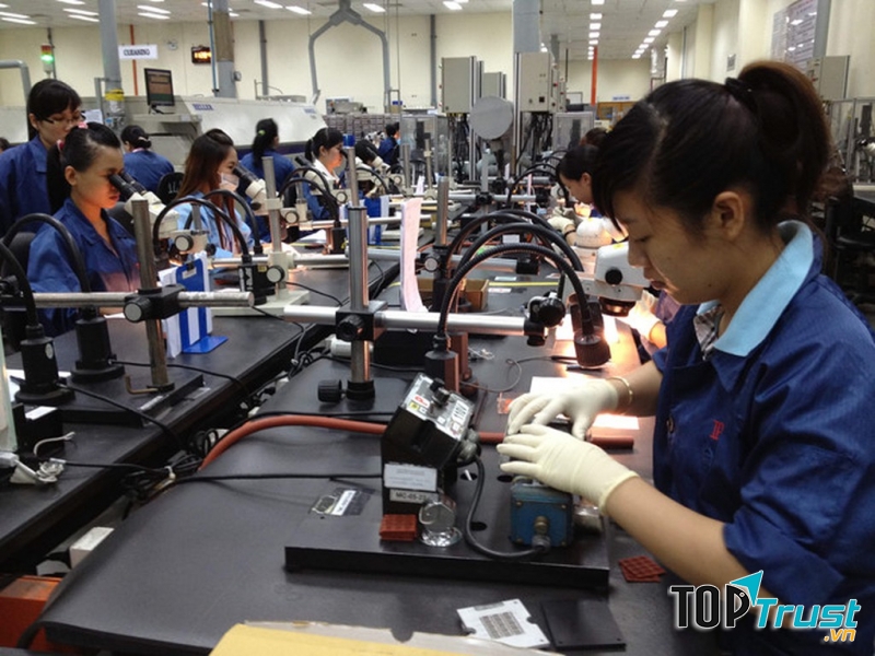 Người lao động tạm hoãn thực hiện hợp đồng lao động hoặc nghỉ việc không hưởng lương