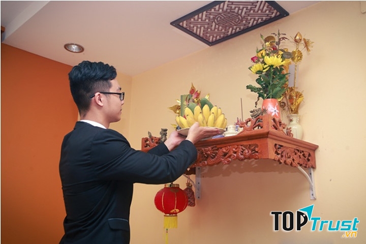 Người lập bàn thờ đóng vai trò rất quan trọng