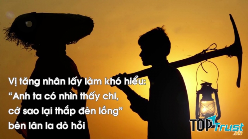 Người mù cầm đèn lồng