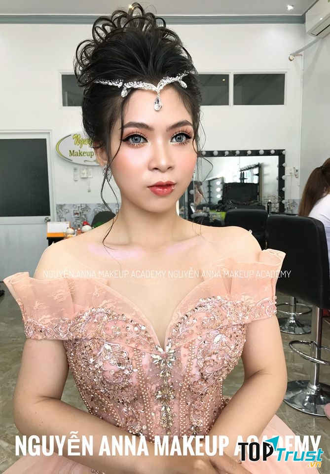 Nguyễn Anna Makeup