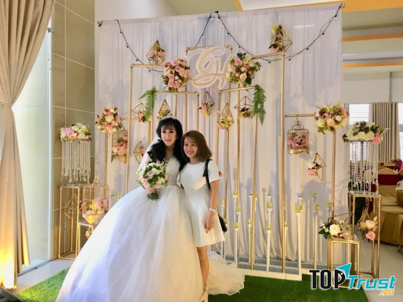 Nguyễn Gia chú tâm đến từng chi tiết nhỏ để mang đến không gian cưới hoàn mỹ.