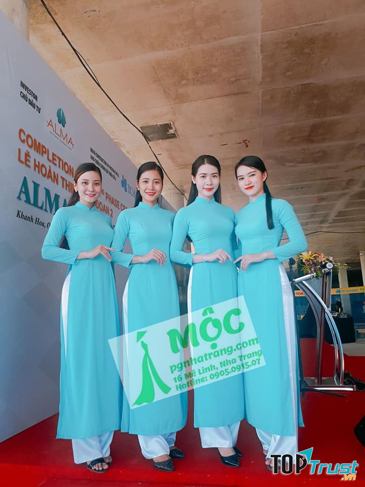 Các mẫu áo dài đơn sắc, không họa tiết chuyên dành cho các sự kiện ra ngắn, lễ tân,…