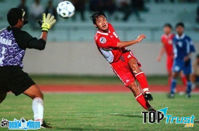 Huyền thoại bóng đá Việt Nam, Nguyễn Hồng Sơn.