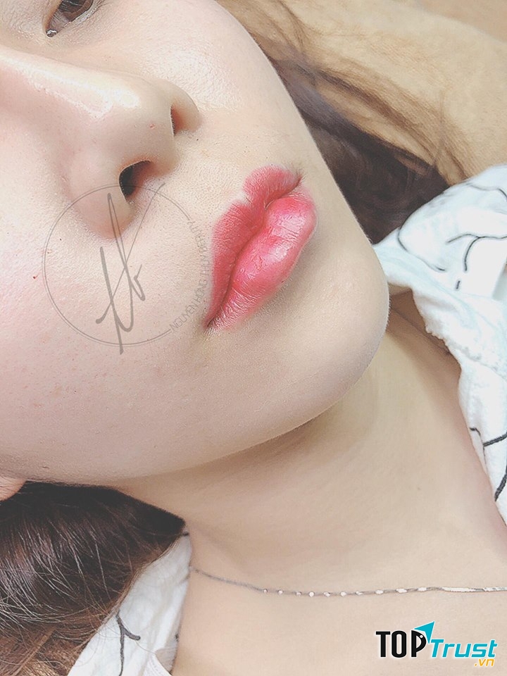 Nguyễn Hồng Thuý Beauty and Academy