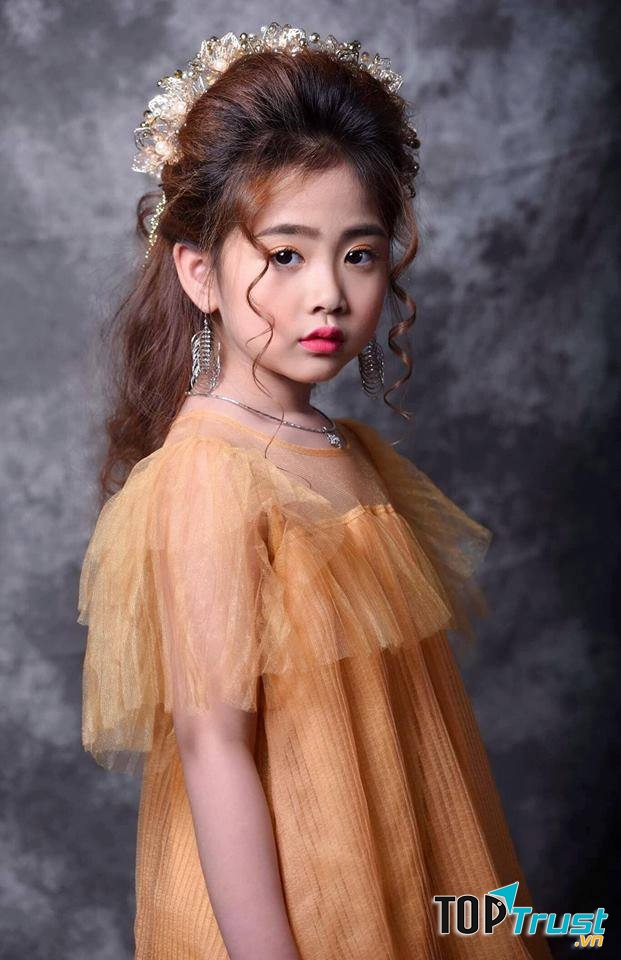 Mẫu nhí Nguyễn Lê Khánh Linh