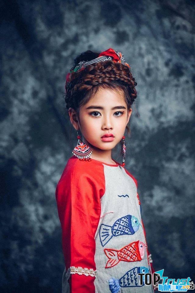 Mẫu nhí Nguyễn Lê Khánh Linh