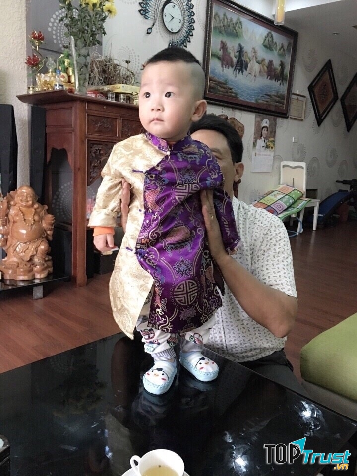 Dù là quần áo trẻ em nhưng được làm khá công phu và kỹ lưỡng