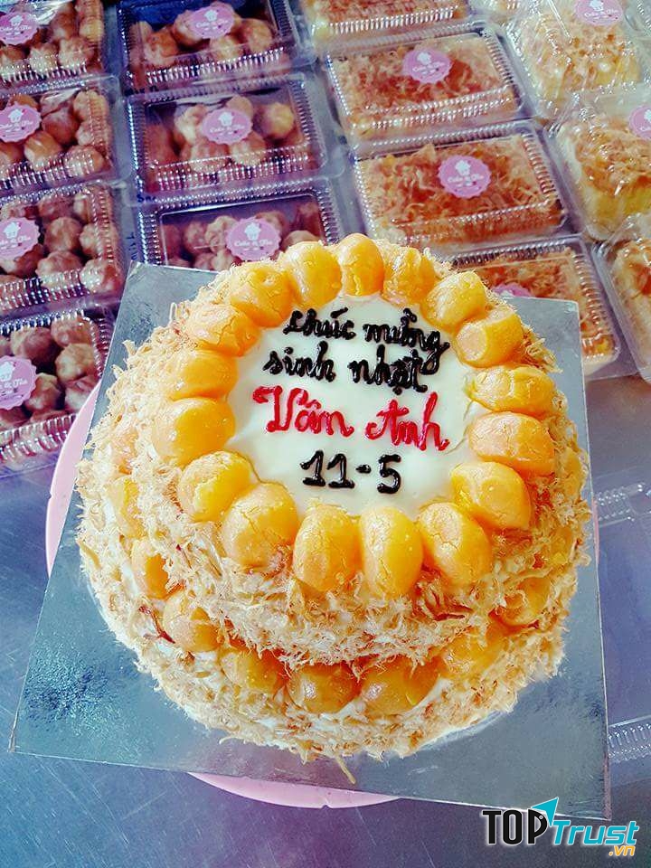 Hương vị bánh là sự kết hợp hoàn hảo giữa vị ngọt của đường sữa, vị béo ngậy của phô mai, và vị mặn của chà bông